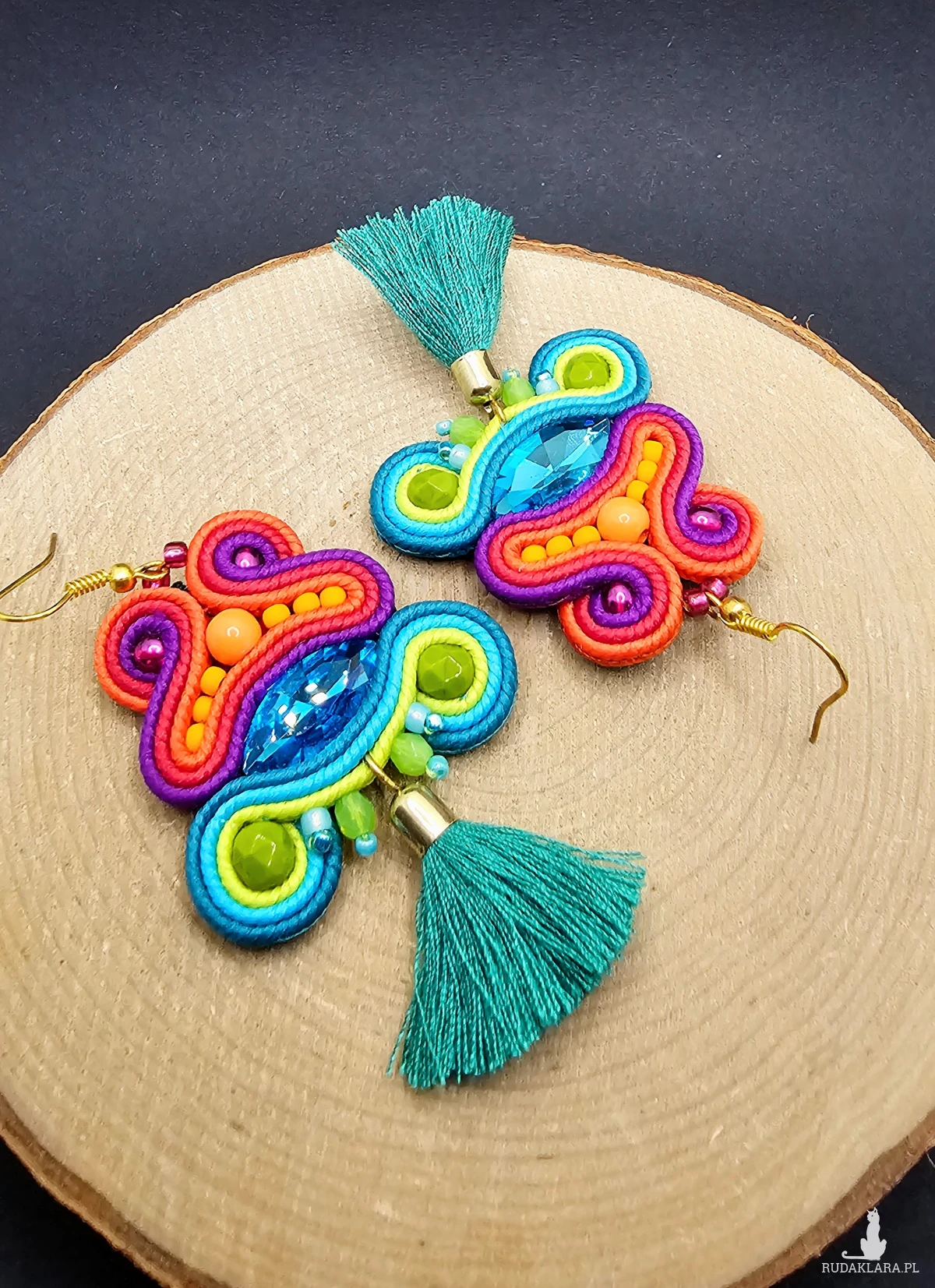 Kolorowe kolczyki sutasz z chwostami